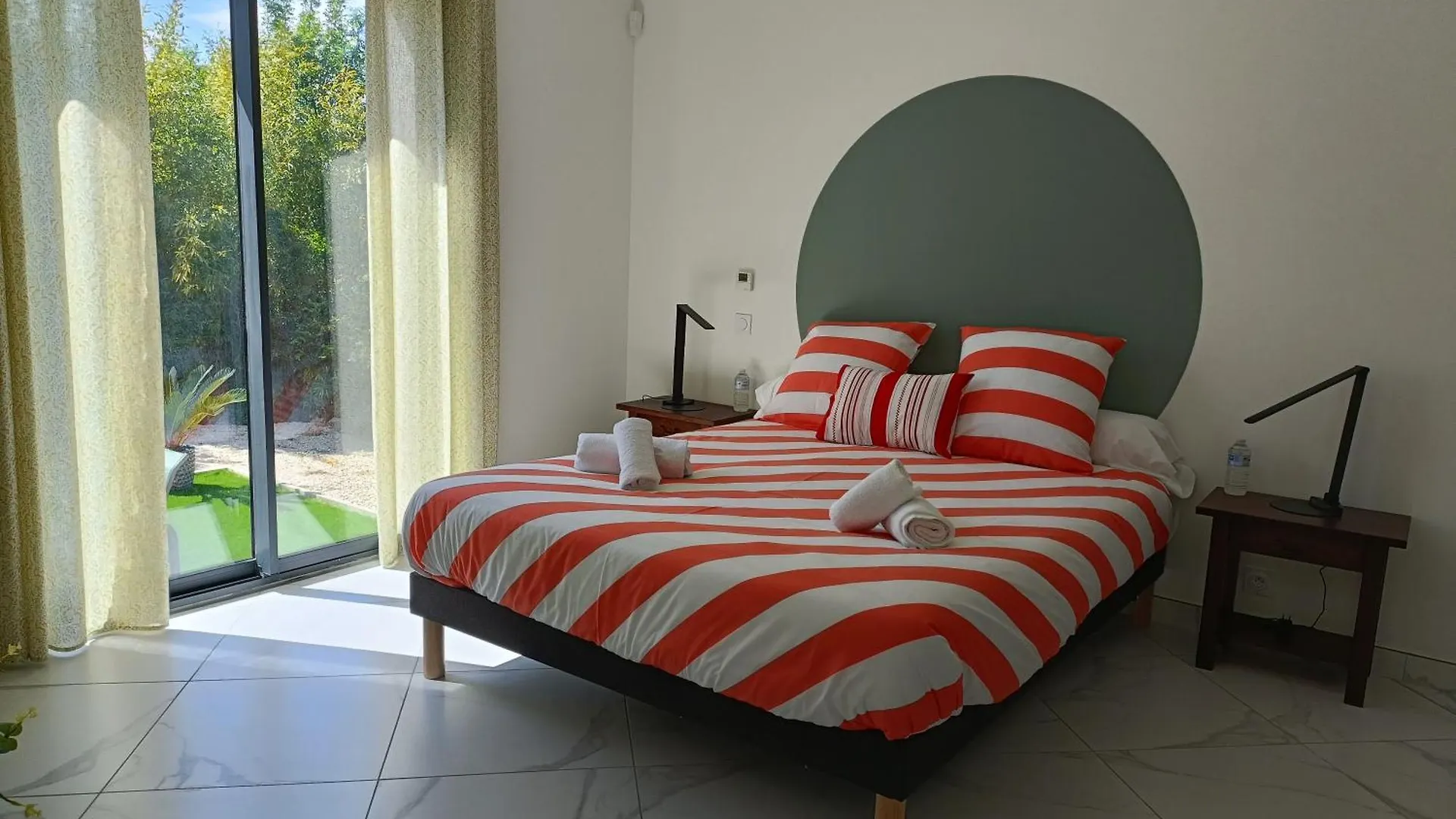 La Villa Du Sud, Arles Camargue 0*,  France